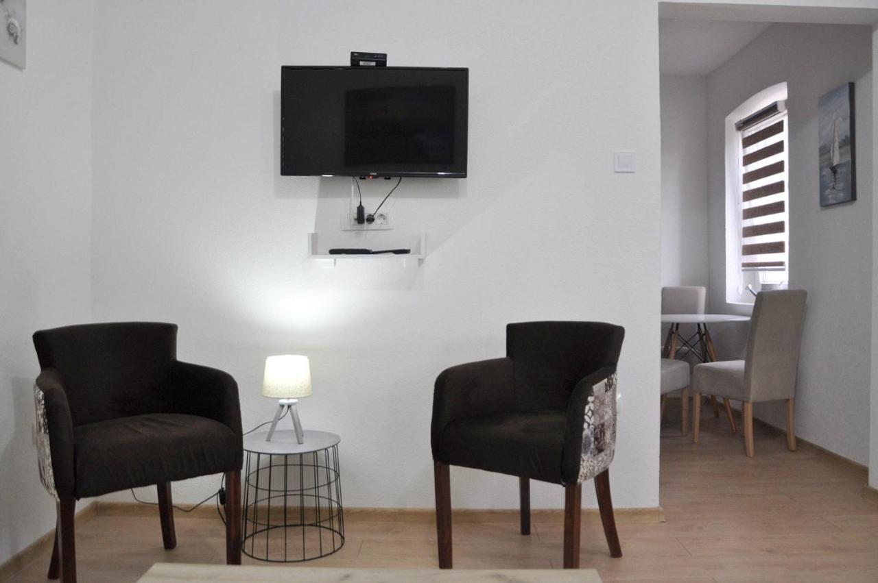 Old Marine House Apartment Тиват Екстериор снимка